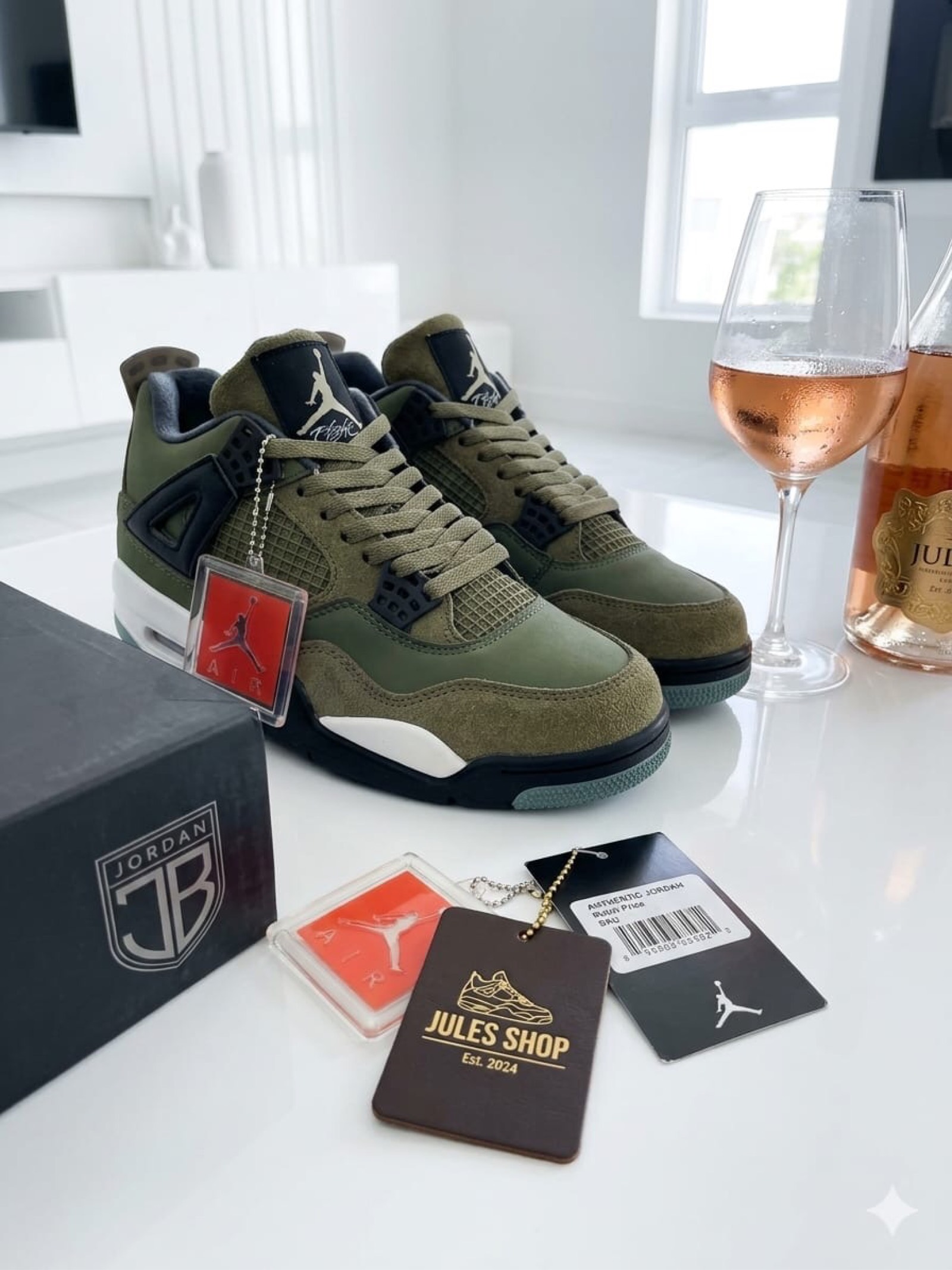 Jordan rétro 4💖      Qualité impeccable 👌           Disponible 38 à 45   NB: stock limité 🆘️ 🆘️ - 4
