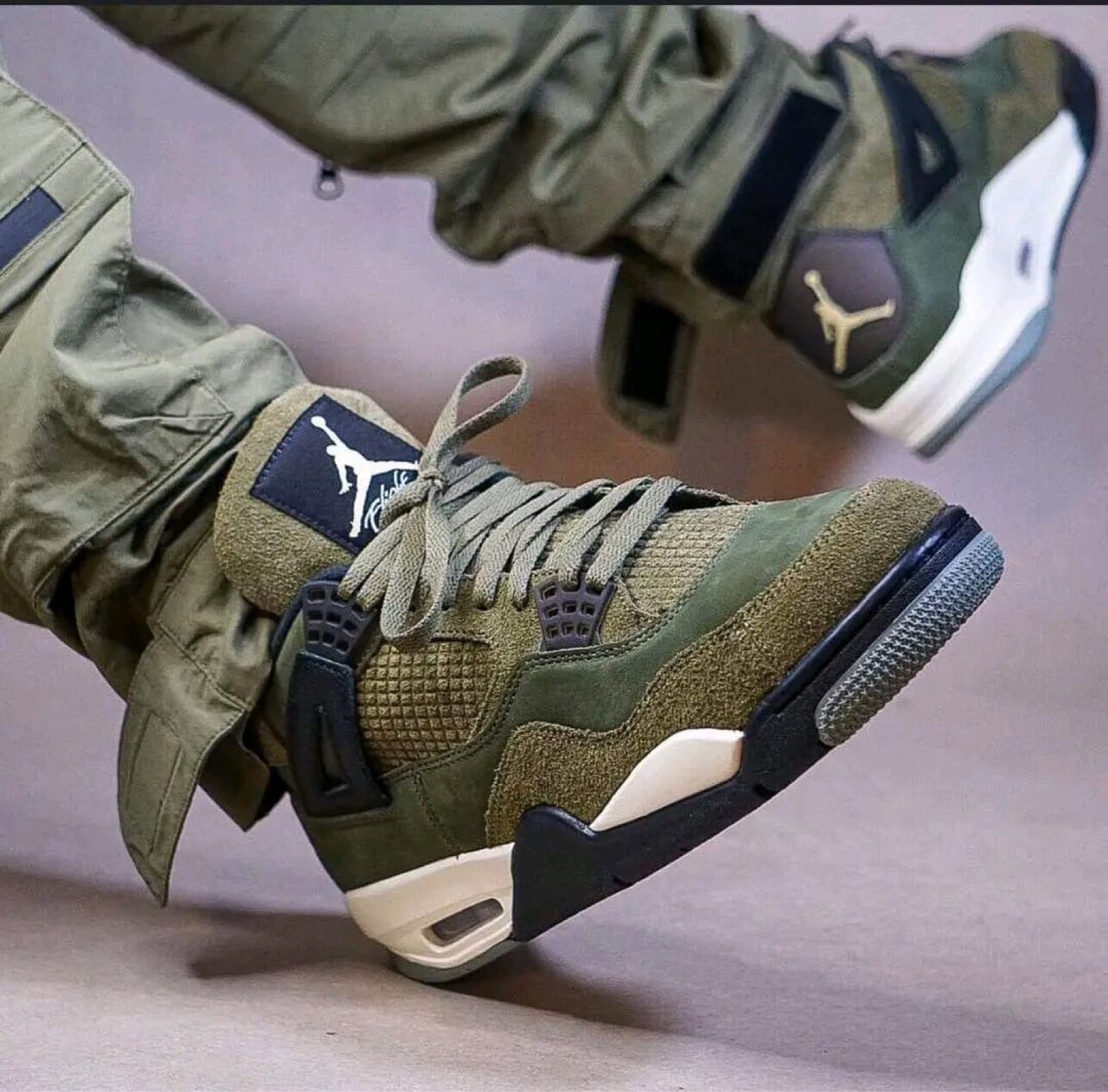 Jordan rétro 4💖 Qualité impeccable 👌 Disponible 38 à 45 NB: stock limité 🆘️ 🆘️