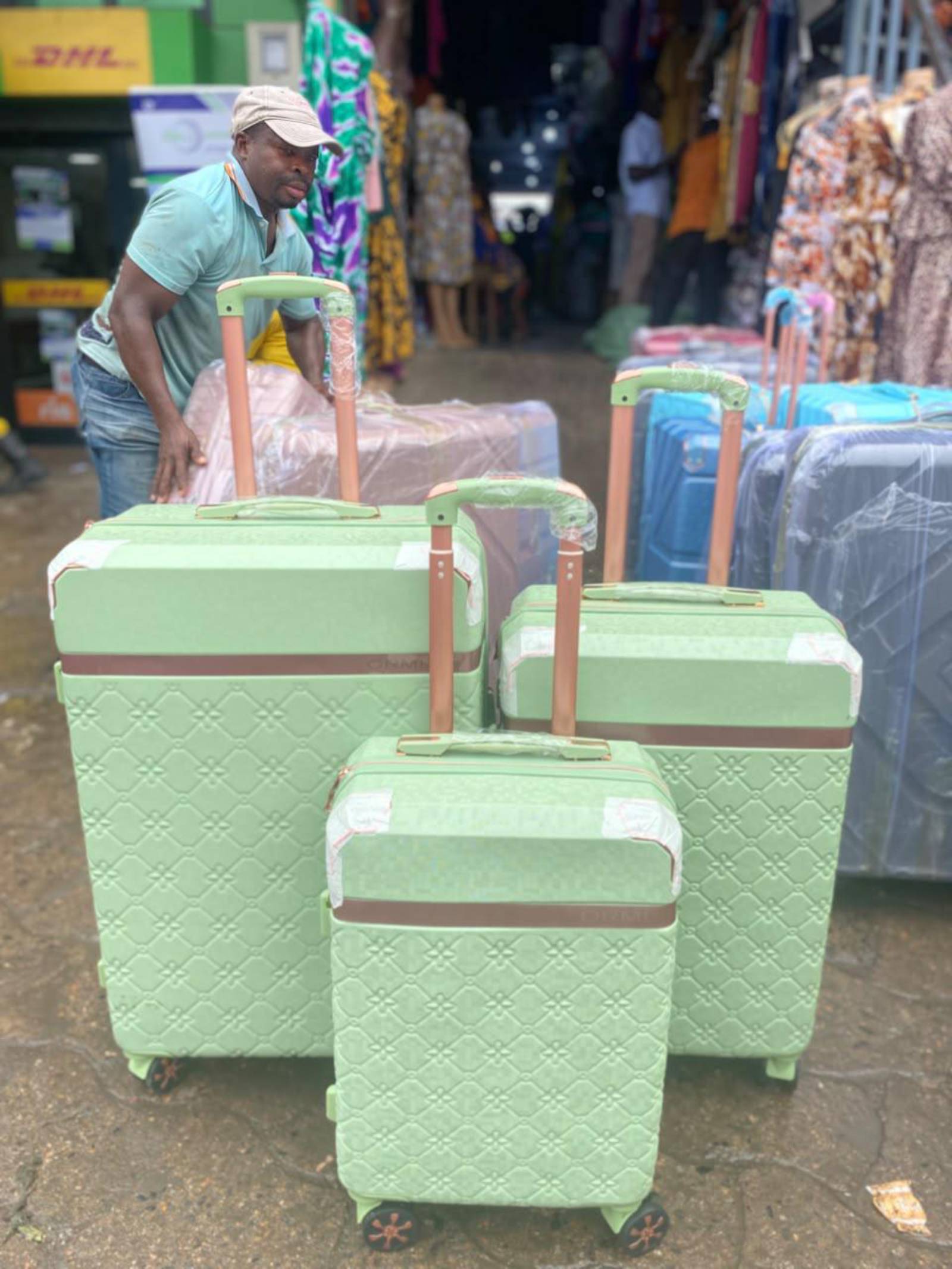 Ensemble valise 3 en 1 rigide disponible,interessé ib:640132632 Douala🇨🇲🇨🇲 - 3