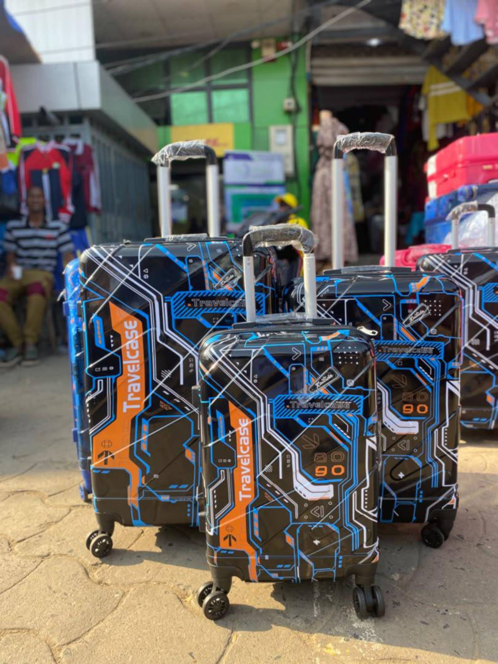Ensemble valise rigide de qualité premium disponible,intéressé ib:640132632 Douala🇨🇲 - 2
