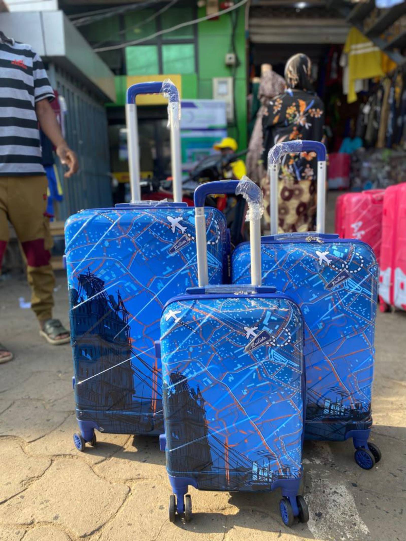 Ensemble valise rigide de qualité premium disponible,intéressé ib:640132632 Douala🇨🇲 - 4