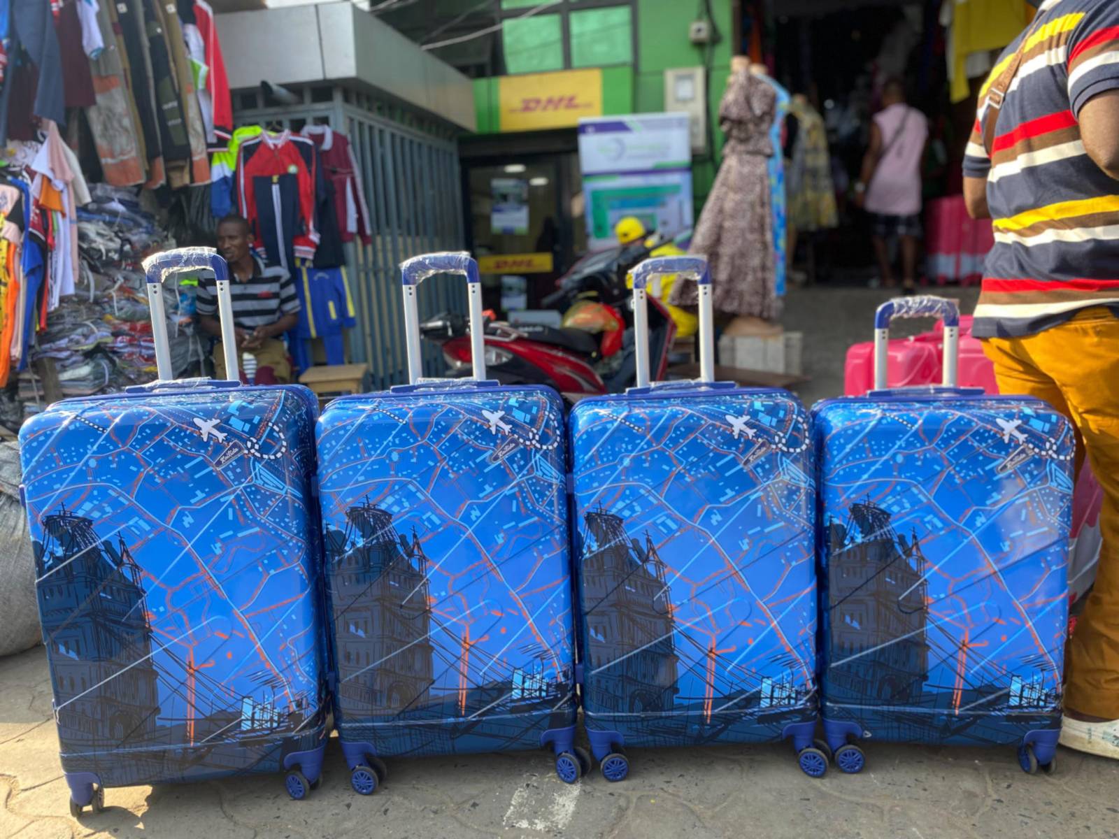 Ensemble valise rigide de qualité premium disponible,intéressé ib:640132632 Douala🇨🇲 - 5
