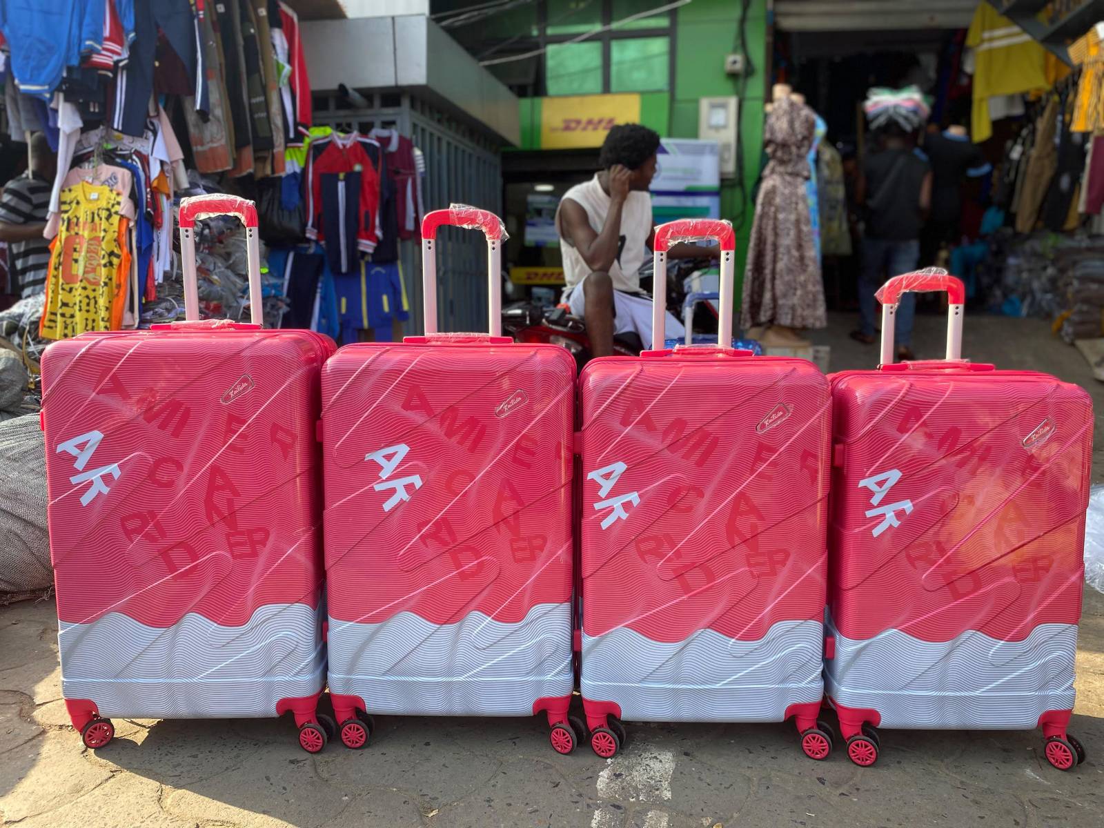 Ensemble valise rigide de qualité premium disponible,intéressé ib:640132632 Douala🇨🇲 - 7