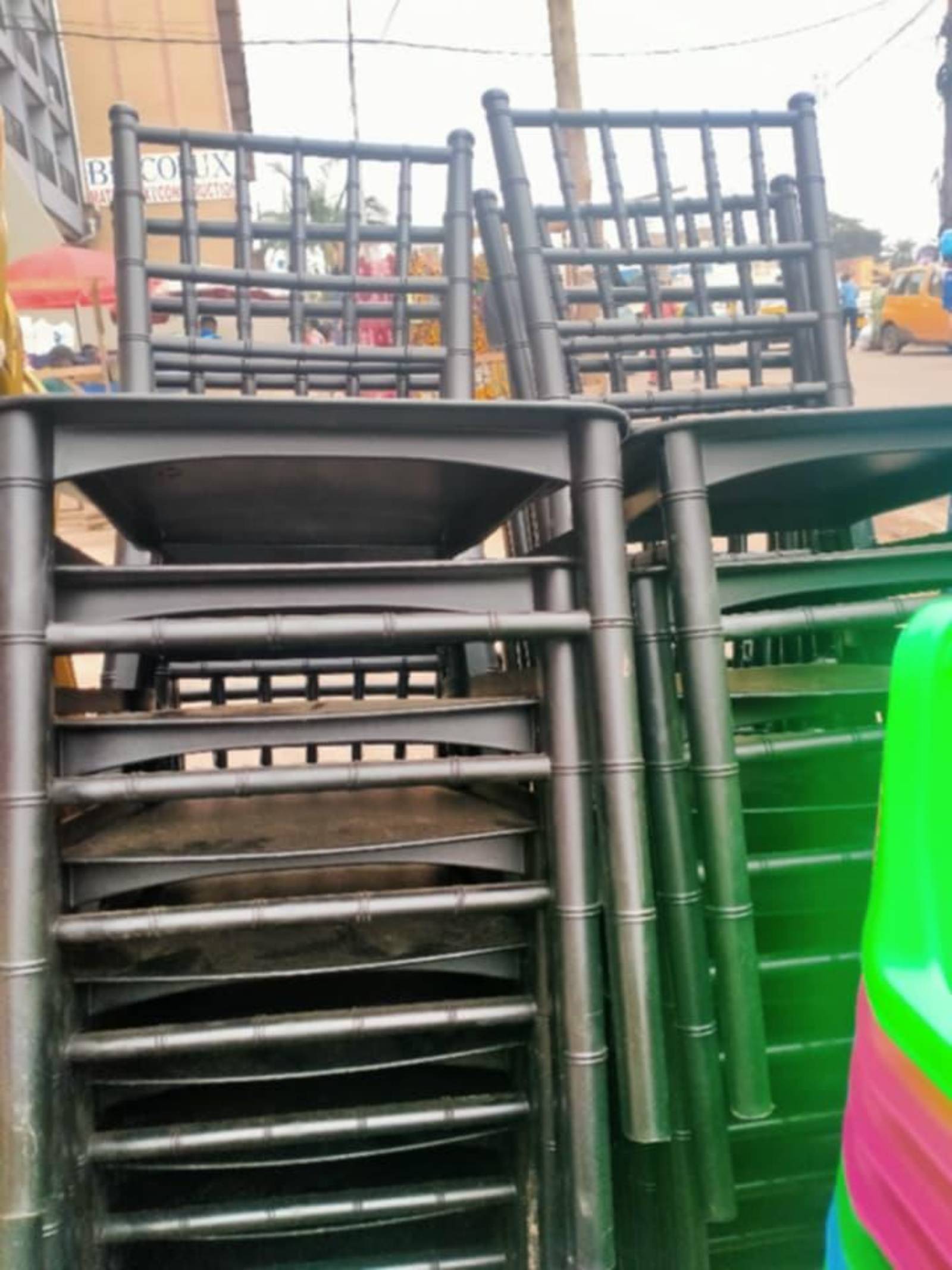 CHAISES ÉVÉNEMENTIELLE - 3