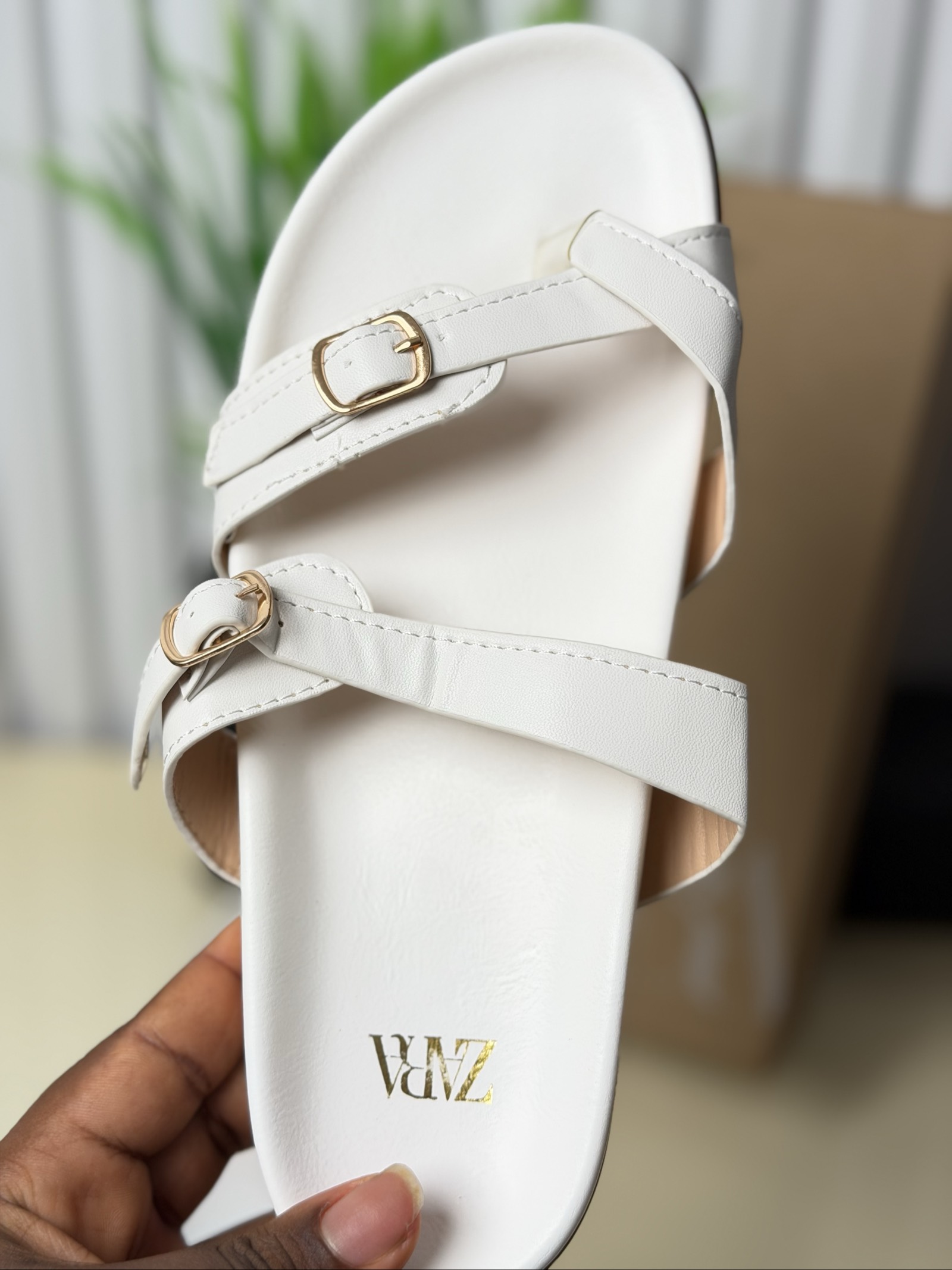 Zara Slides - 3