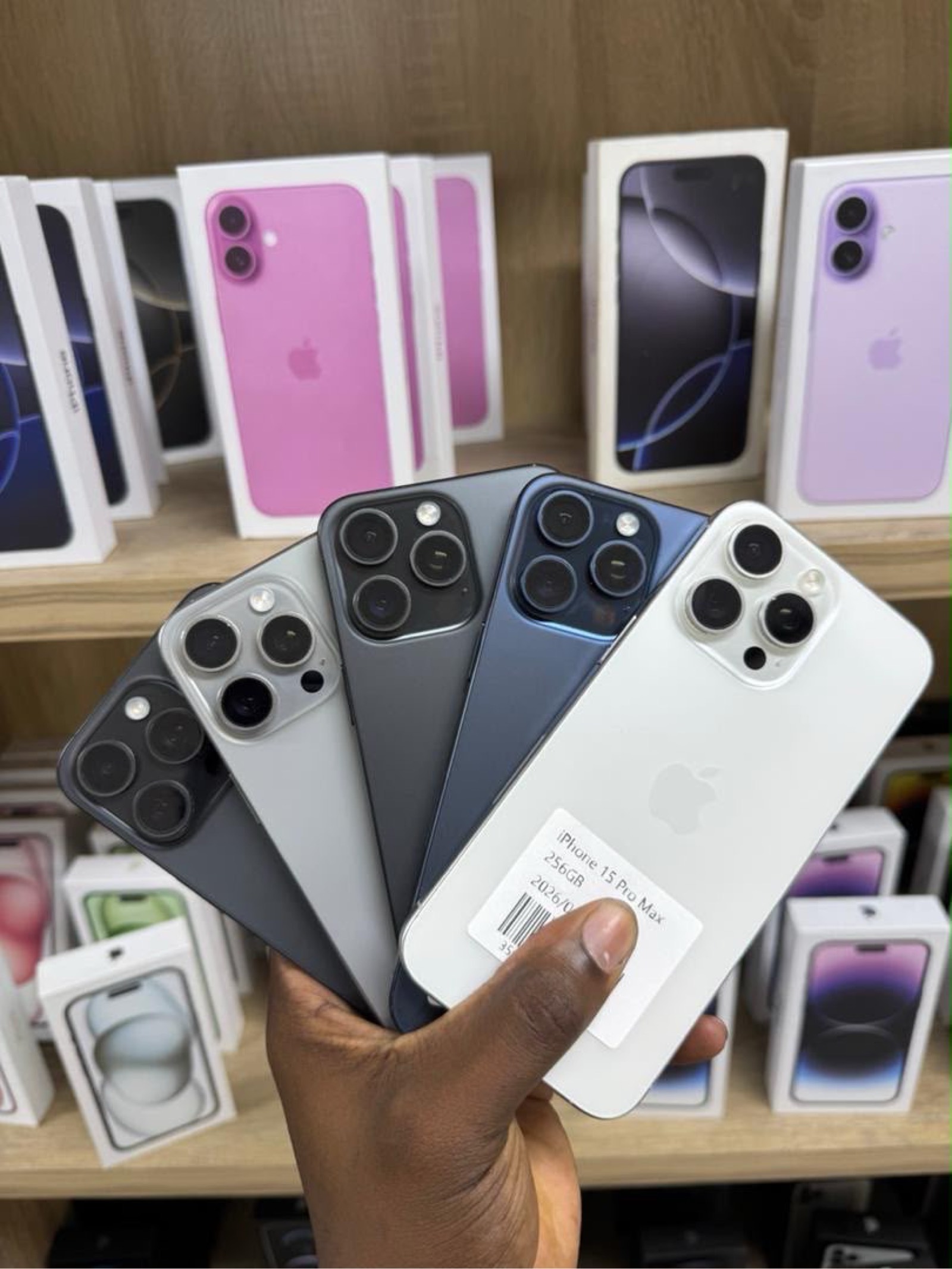 TOUT VOS IPHONE SONT DISPONIBLES CHEZ MRPHONE237 AU PRIX IMBATTABLE