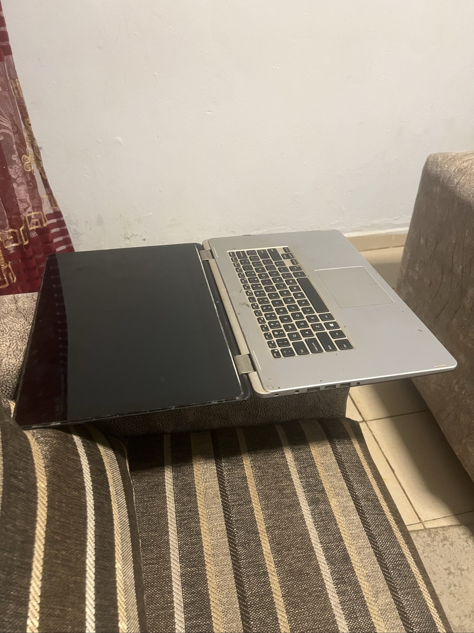 Dell Inspiron laptop, touchscreen - 2