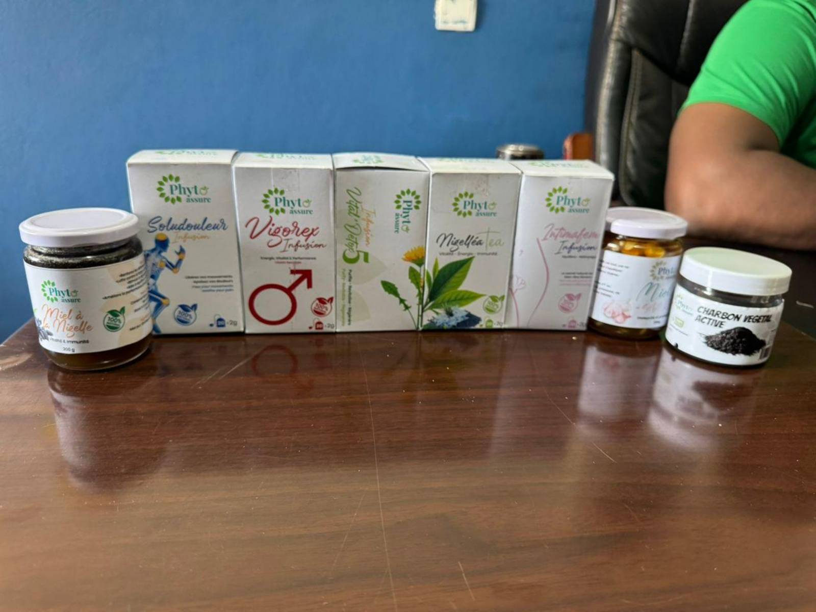 *🌿 PHYTO ASSURE | ONE STOP POINT DISTRIBUTION COMPANY* 
_Produits 100% Naturels - Made in Cameroon_ 

*Notre Catalogue & Prix:*
- *Charbon Végétal Activé* : 2500frs
- *Miel à l’Ail Rose* : 3500frs 
- *Miel à la Nigelle* : 3500frs
- *Intimafem Infusion* : 3500frs 
  _Équilibre - Nettoyage intime féminin_
- *Nigellea Tea* : 2500frs
- *Soludouleur Infusion* : 3000frs 
  _Soulagement des douleurs_
- *Vigorex Infusion* : 3500frs 
  _Tonifiant & Vitalité_

*📍 Yaoundé, Chapelle Damas* 
*🚚 Livraison partout au Cameroun* 
On fournit en *Gros, Détail & Consommateur Final*

*Qualité Naturelle. Prix Direct Usine.* 
Commande vite 👉 +237 673778493 WhatsApp - 2