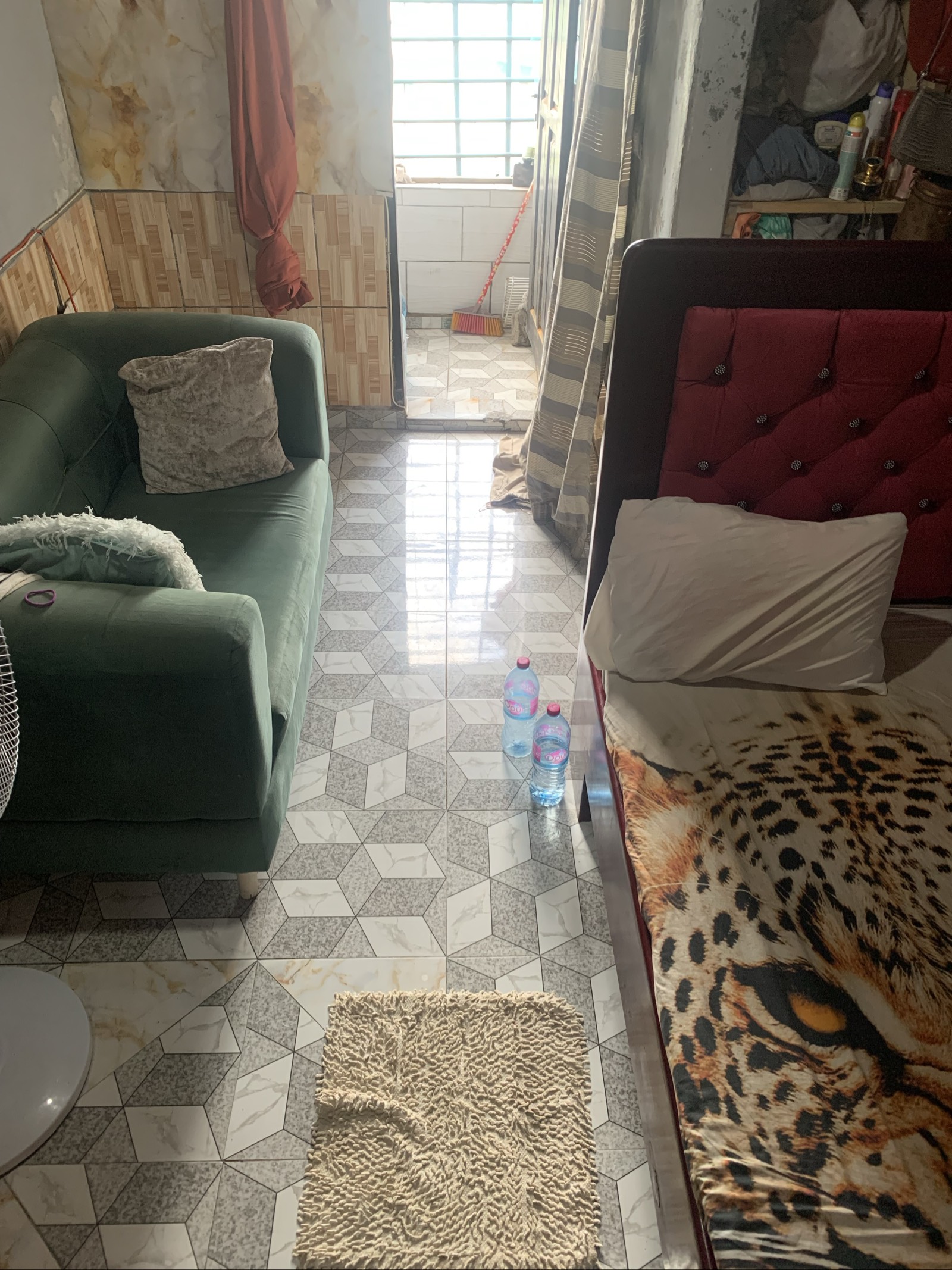 Canapé 2 places plus lit et matelas orthopédiques pH 7 à vendre avec facture à un prix raisonnable