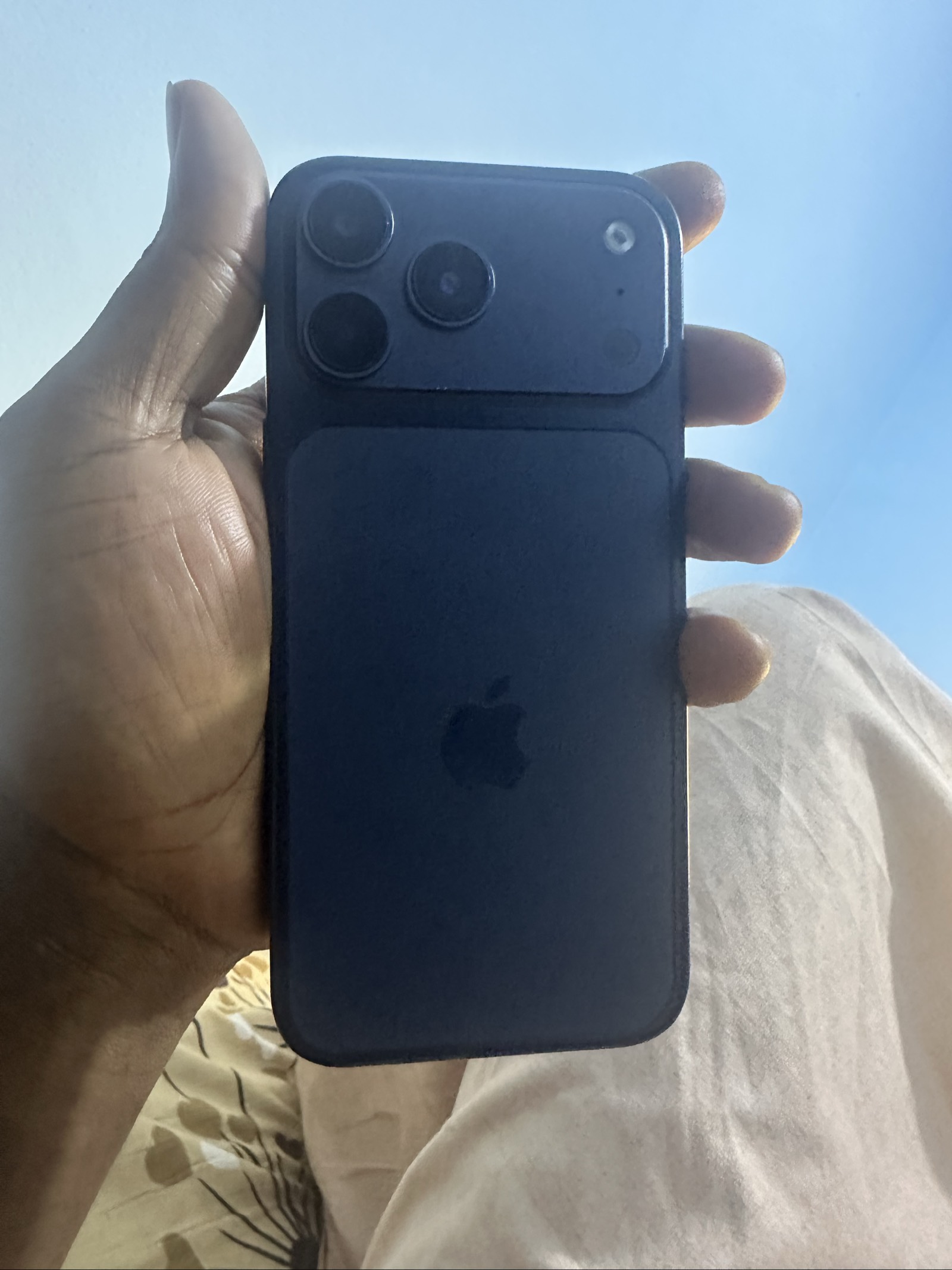 Copie iPhone 17promax 1tera tout propre - 3