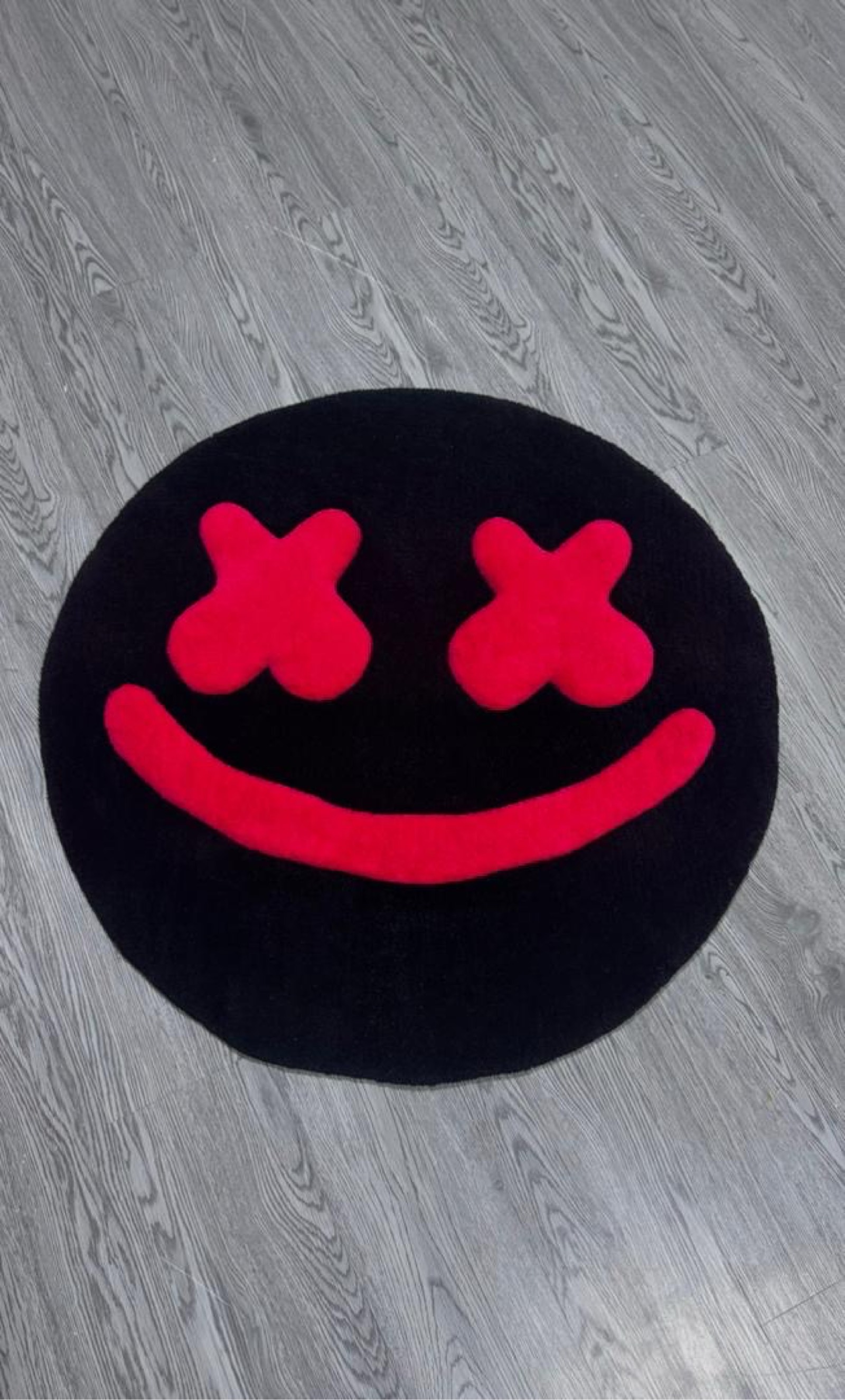 X Eyes Smile Rug (78 cm Diameter)