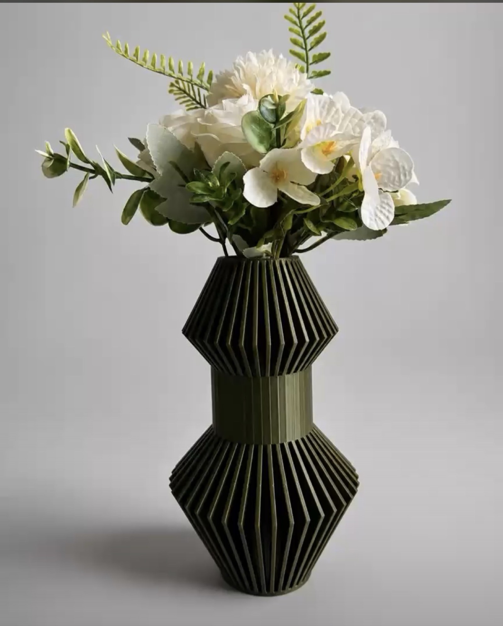 ANTER VASE | MODERN DECOR A structured decor piece for shelves, desks, console tables, bedrooms, reception areas, and modern interior corners. Height: 20.5cm Only 1 piece readily available. Flower / plant not included.