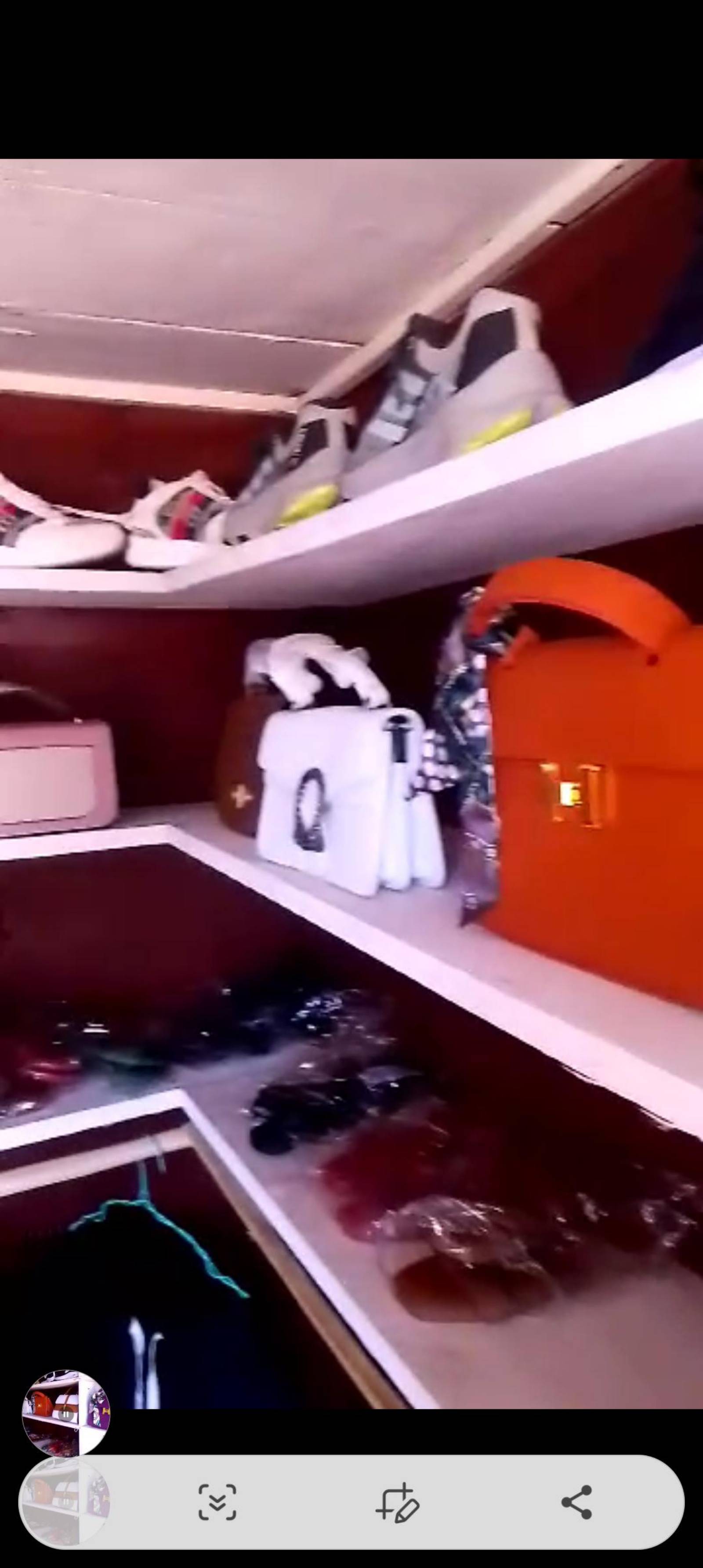 I'm selling my small shopping business for 500,000 CFA francs. I have a container with all the equipment, including... - 5