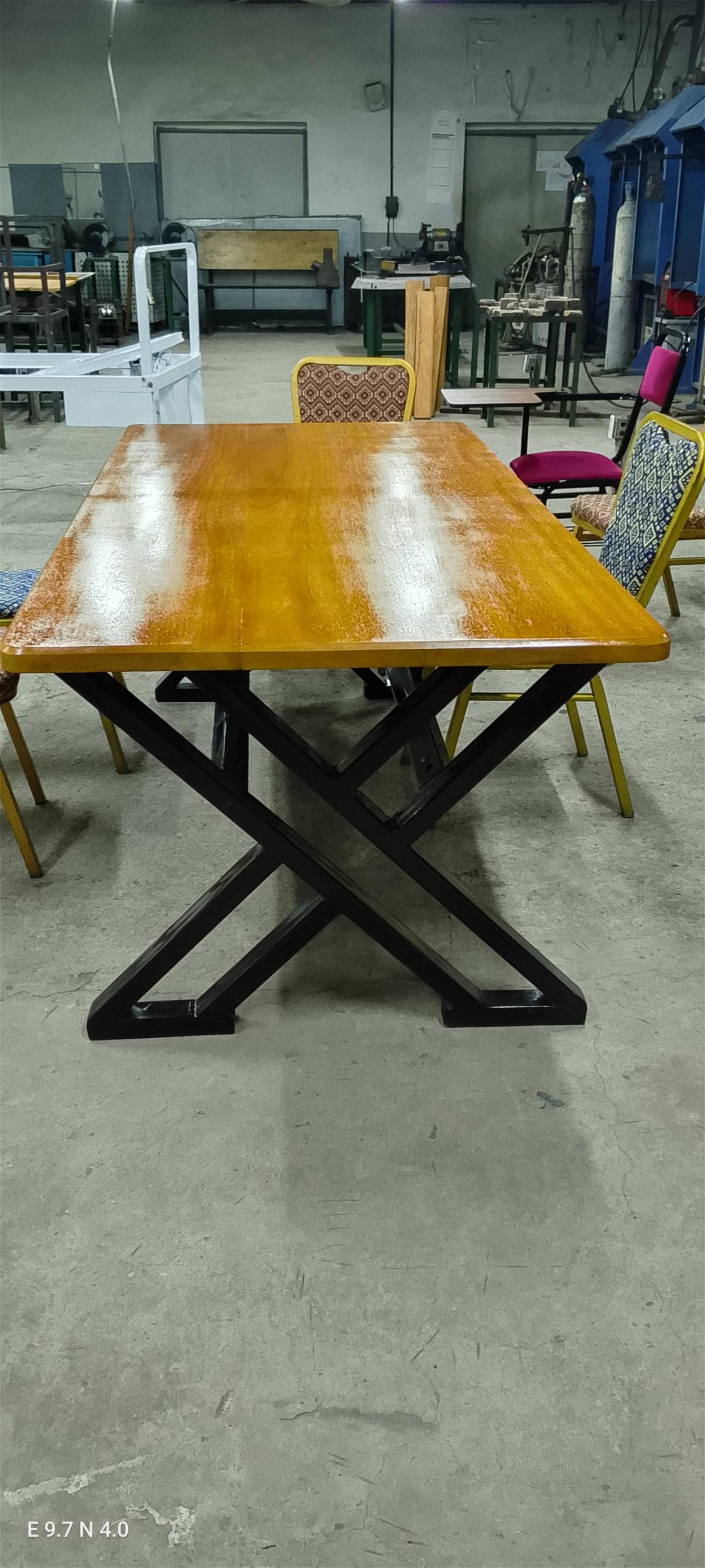 Table Modulo pour salle à manger et terrasse.