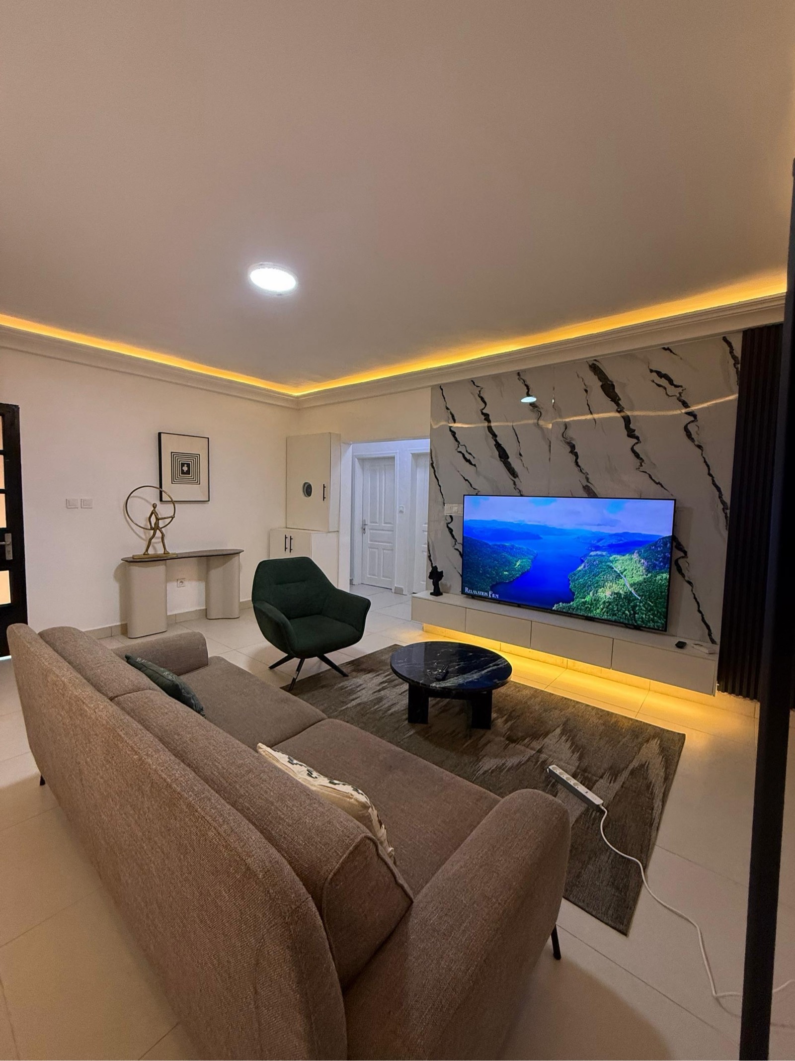 Appartement Meublé à Makepe Round point Petit Pays thumbnail 3